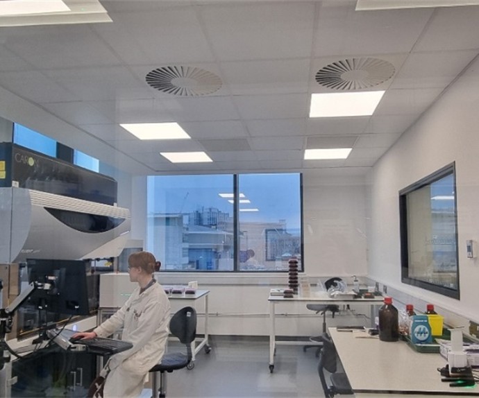 Laboratory equipped with advanced automation systems for high-throughput screening and data analysis, featuring integrated platforms for accurate sample processing and quality control.